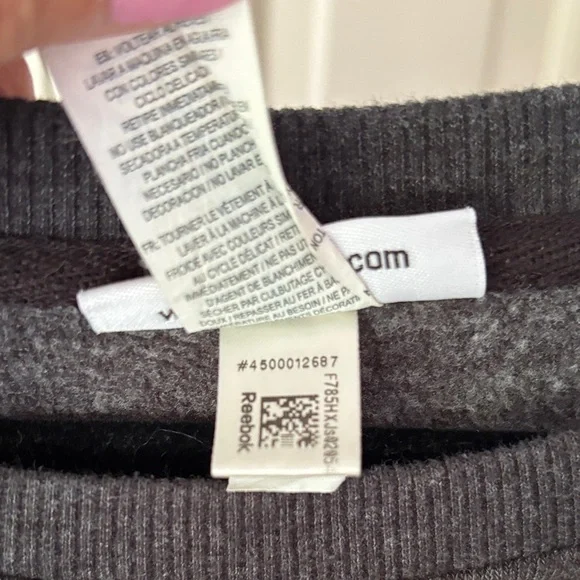 Reebok Dark Gray Sweatshirt. Soft and comfortable.  unisex - Picture 3 of 10